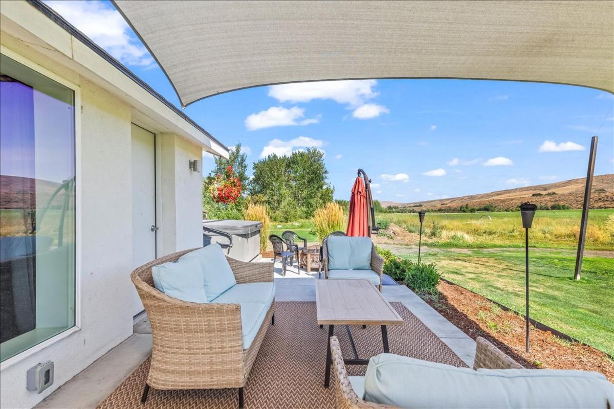 The Ahtanum Cottage - New Hot Tub And Great Views! 亚基马 外观 照片