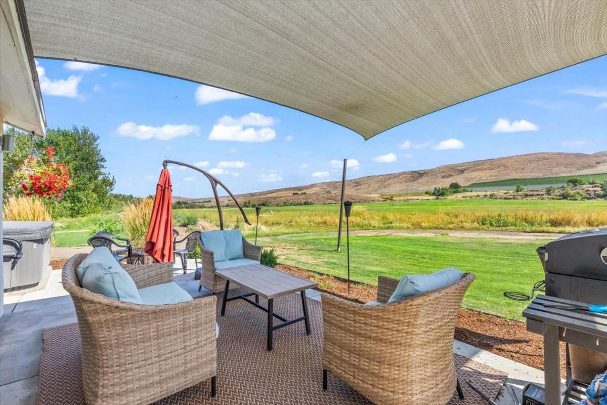 The Ahtanum Cottage - New Hot Tub And Great Views! 亚基马 外观 照片